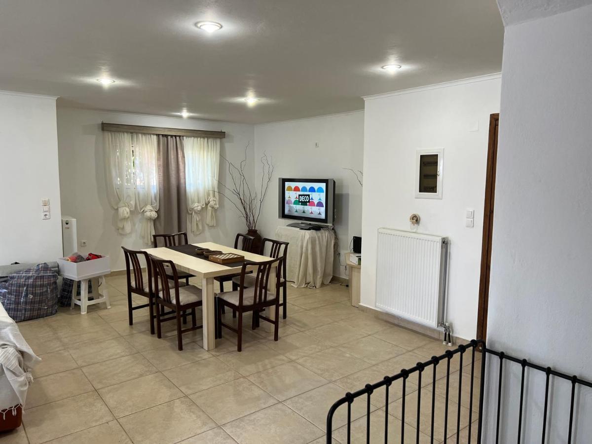 Apartment In Salamina With Garden & Sea View Selinia Exterior photo